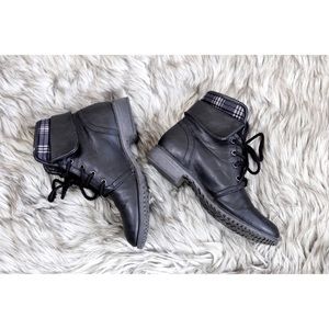 Cliffs by White Mountain Black Plaid Detai…